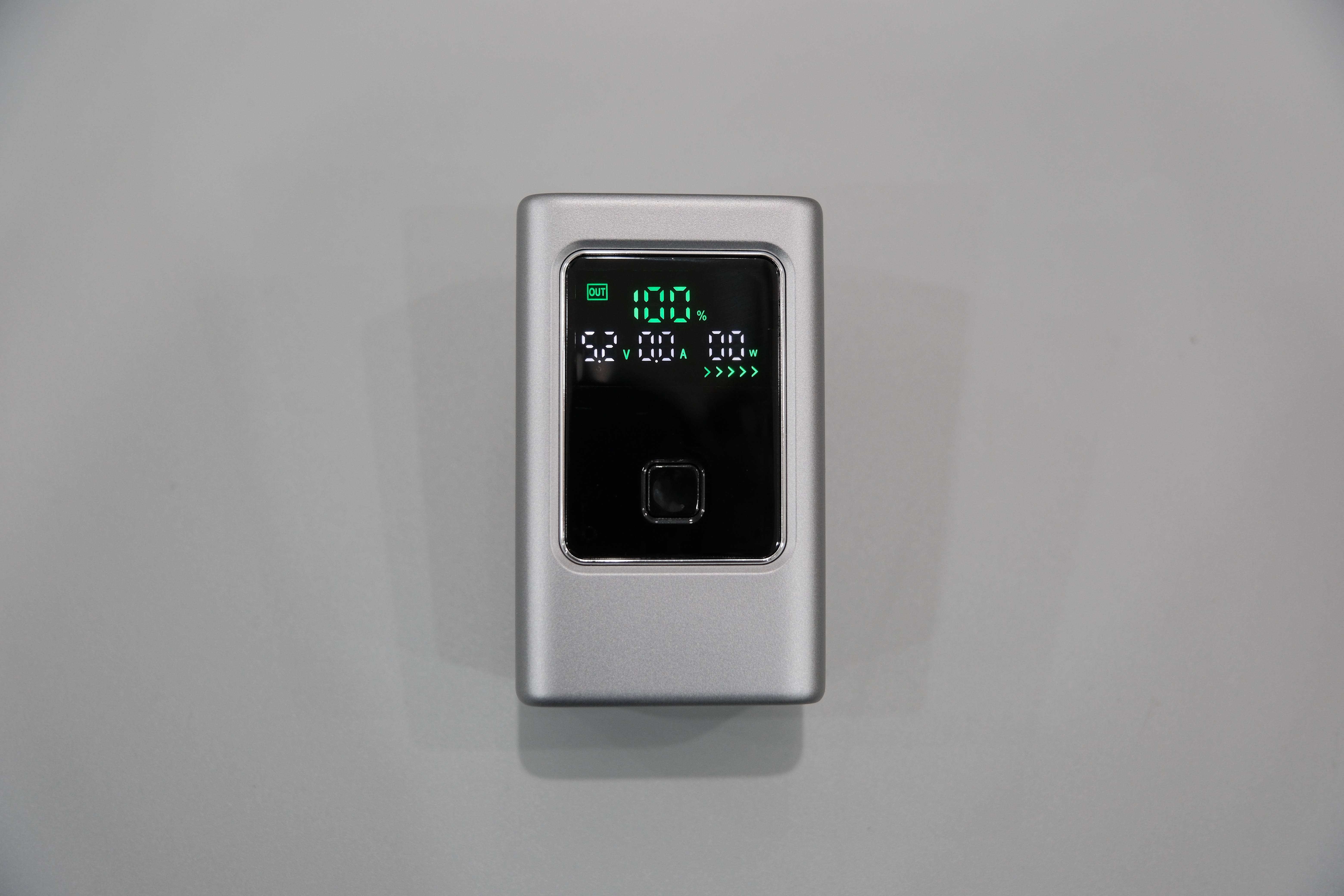 OEM 10000mAh 35W Mini Power Bank Digital Display Fast Charging for Android and for iPhone 1-Year Warranty Consumer Electronics